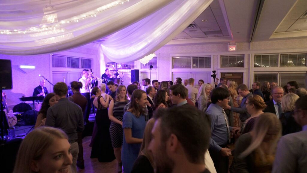 Bearpath Wedding Swing Band Entertains Guests