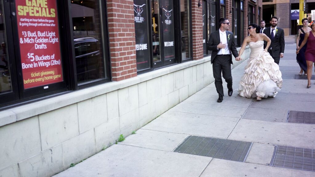 Minneapolis Radisson Blu Wedding Bridne and Groom and wedding party make a stop at Cowboy Jacks