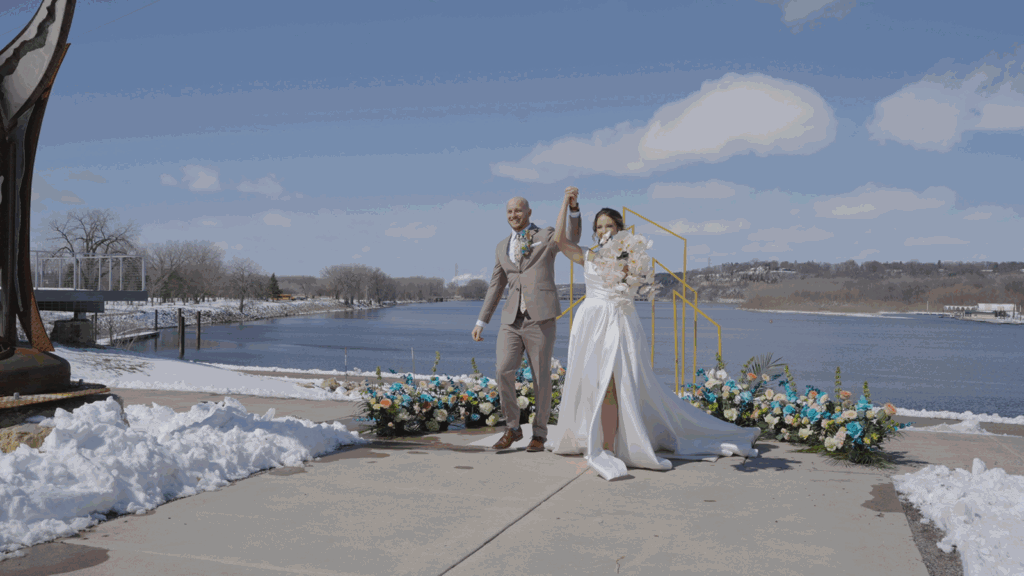 Beautiful River Front Ceremony is The Confluence Hotel a Good Wedding Venue